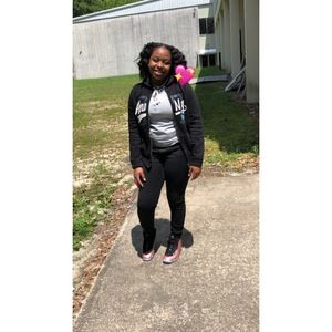 Meet your Posher, Casey